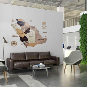 لوحة خريطة السعودية بتصميم أنيق توضح حدود المملكة والمدن الرئيسية، مثالية للديكور والتعلم.