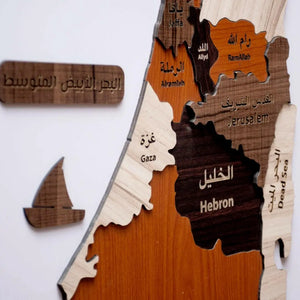 صورة لوحة خريطة فلسطين تُظهر الحدود والمعالم البارزة بدقة، مناسبة للبحث عن خرائط جغرافية فلسطينية.