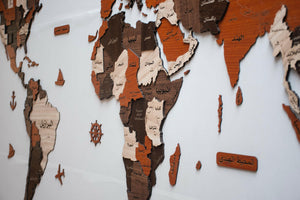 لوحة خريطة العالم بجودة عالية تظهر تفاصيل الدول والقارات، مثالية لتزيين المكاتب وغرف الدراسة