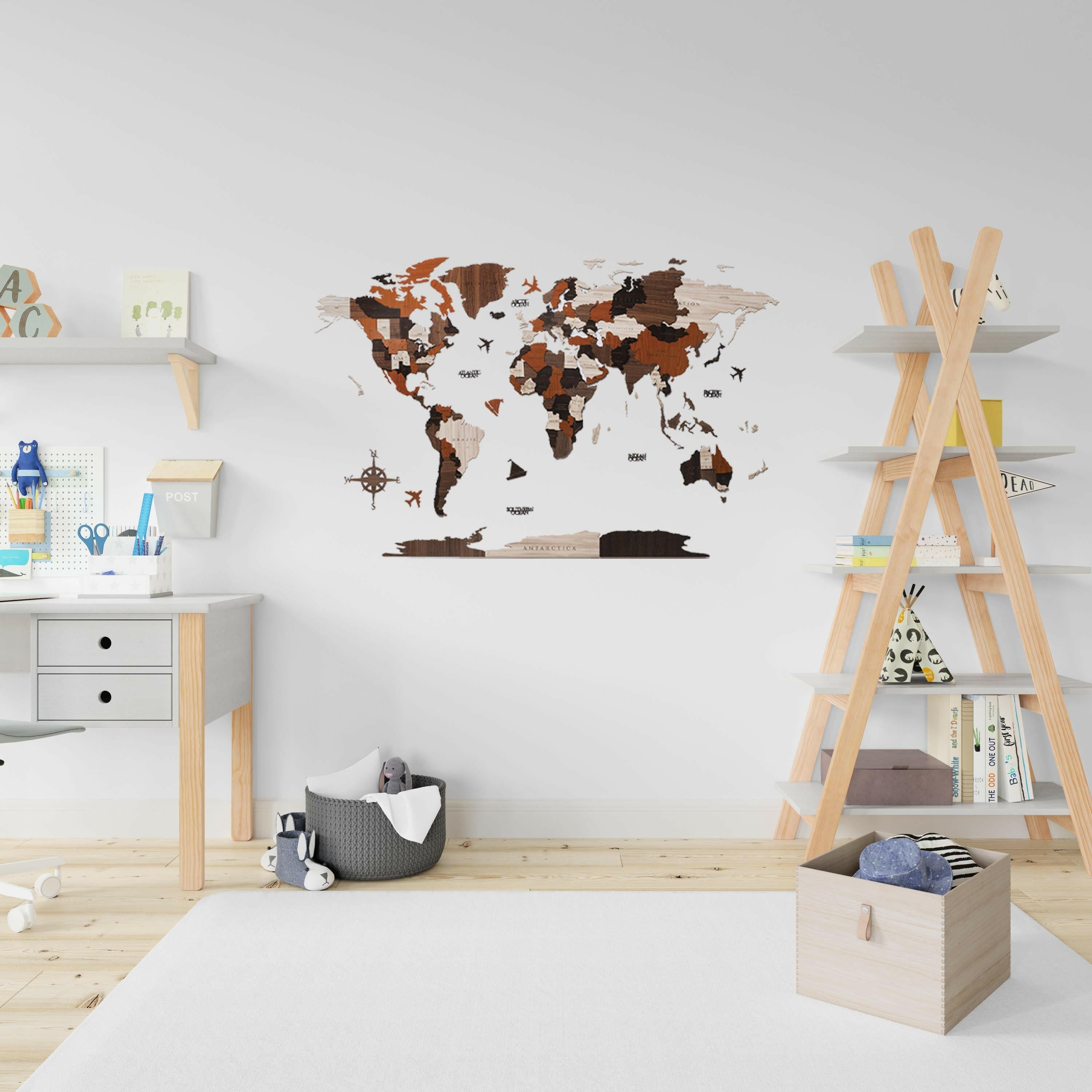 لوحة خريطة العالم بجودة عالية تظهر تفاصيل الدول والقارات، مثالية لتزيين المكاتب وغرف الدراسة