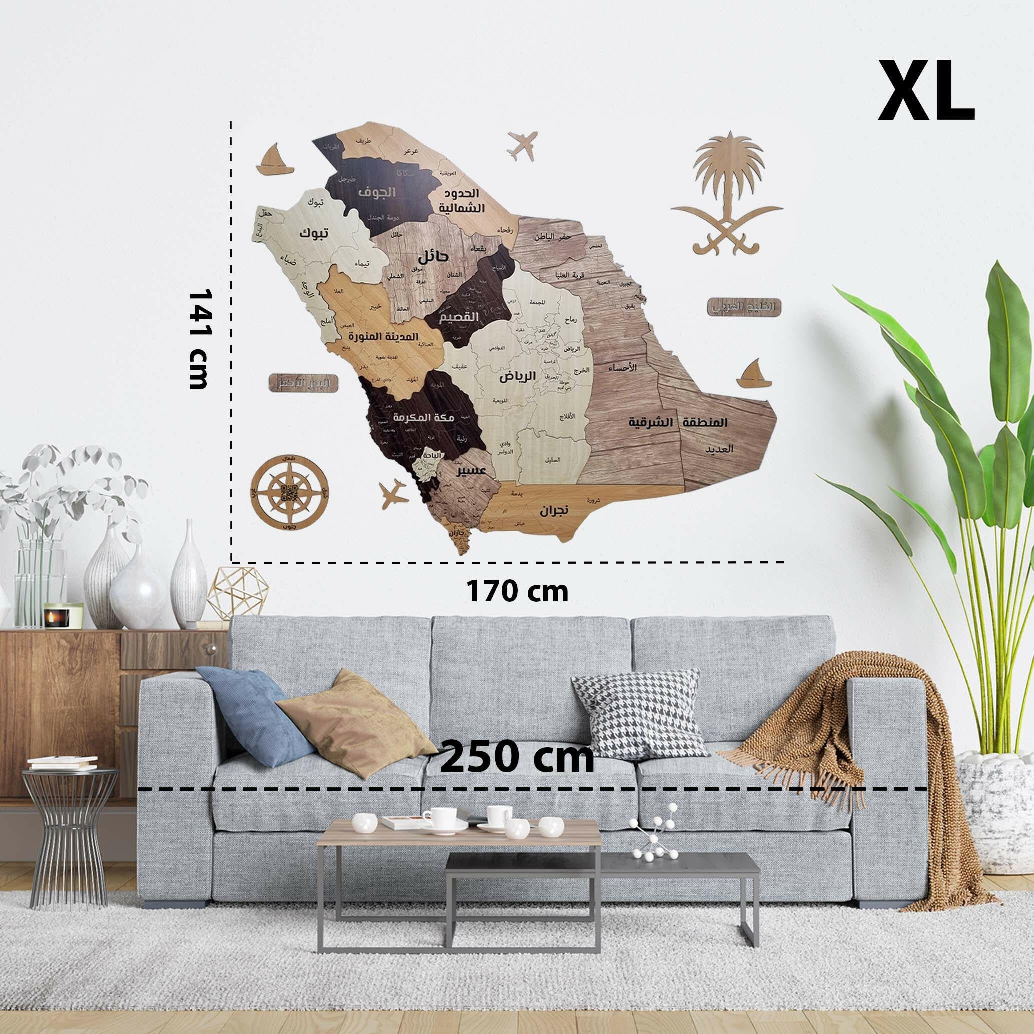 لوحة خريطة السعودية بتصميم أنيق توضح حدود المملكة والمدن الرئيسية، مثالية للديكور والتعلم.