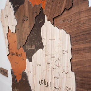 لوحة خريطة السعودية بتصميم جذاب بألوان واضحة تناسب تزيين الجدران وتعرض تفاصيل المملكة العربية السعودية